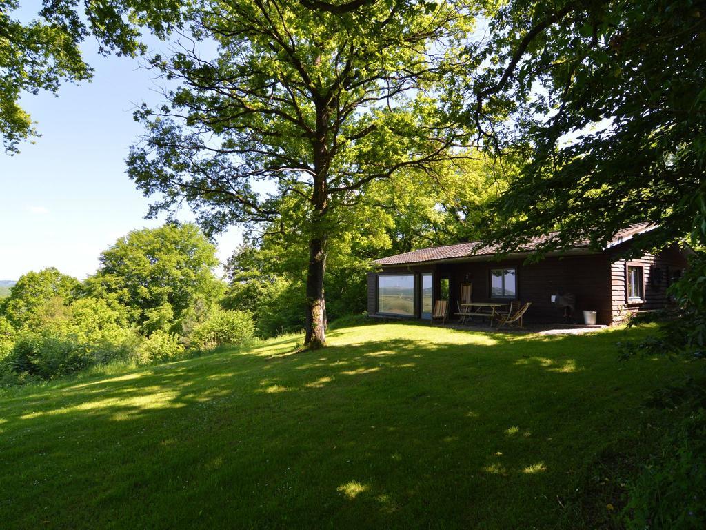 Modern Chalet With Private Tennis Court In Humain Villa Kültér fotó