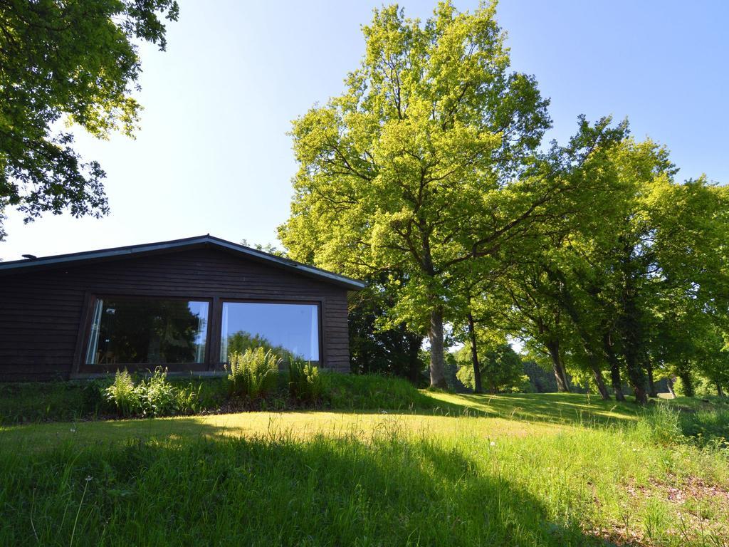 Modern Chalet With Private Tennis Court In Humain Villa Kültér fotó