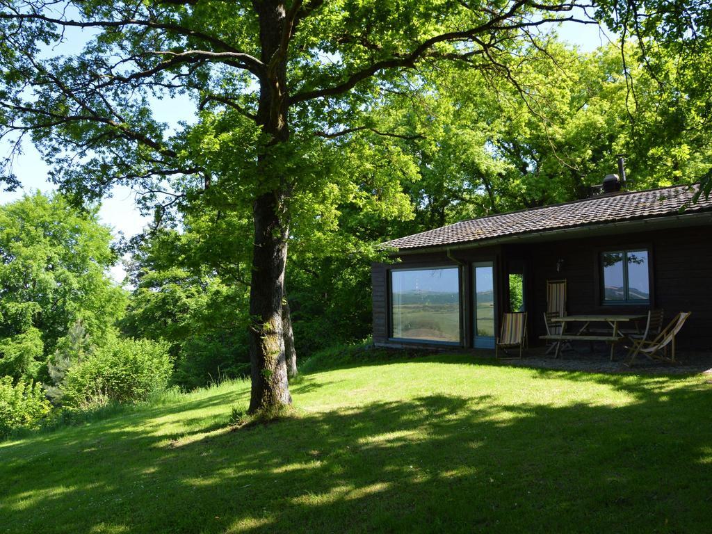 Modern Chalet With Private Tennis Court In Humain Villa Kültér fotó