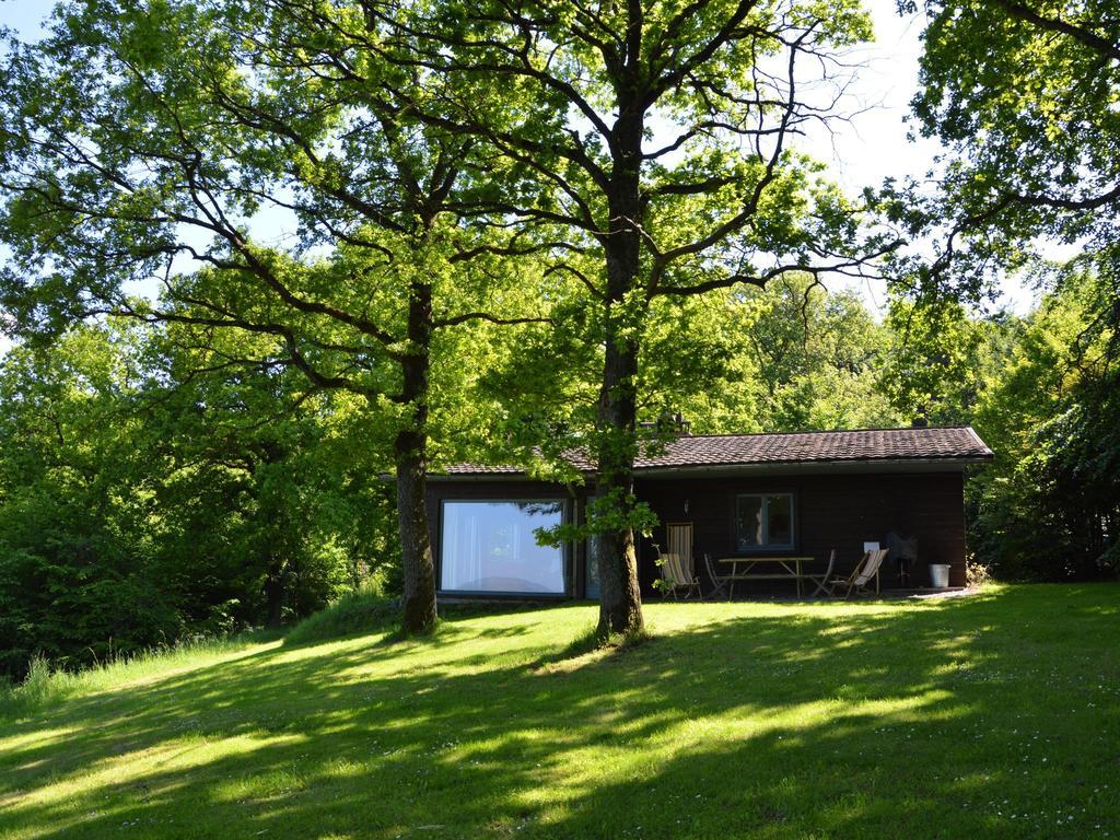 Modern Chalet With Private Tennis Court In Humain Villa Kültér fotó