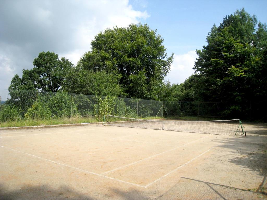 Modern Chalet With Private Tennis Court In Humain Villa Kültér fotó